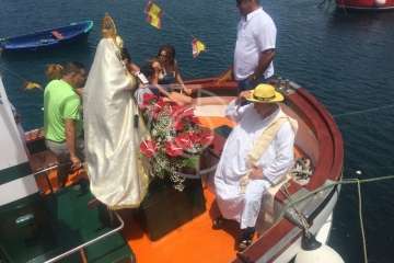 Procesión terrestre-marítimo de la Virgen del Carmen por la bahía de Melenara (Foto TA)